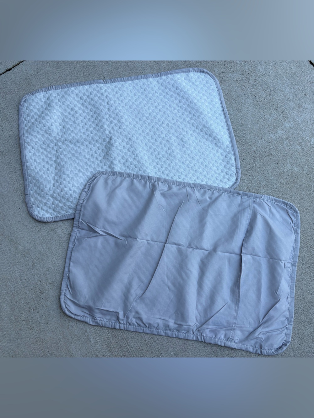 2 WATERPROOF PILLOW SHAMS